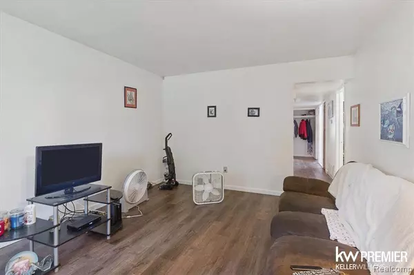 21053 Saint Francis Street, Farmington, MI 48336