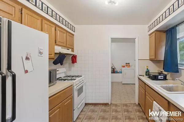 21053 Saint Francis Street, Farmington, MI 48336