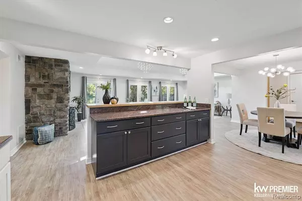 6015 Rowley Boulevard, Waterford Twp, MI 48329