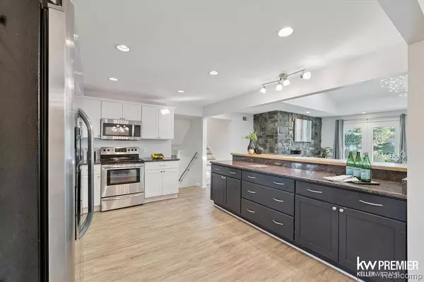 6015 Rowley Boulevard, Waterford Twp, MI 48329