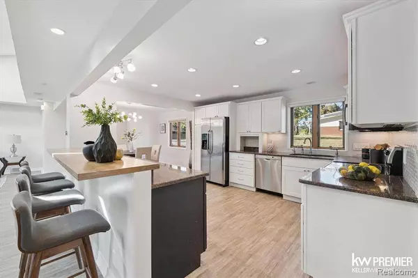 6015 Rowley Boulevard, Waterford Twp, MI 48329