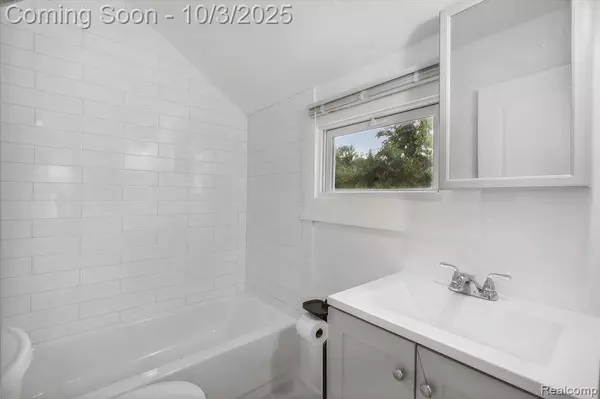 2363 Hester Court Unit A, Keego Harbor, MI 48320