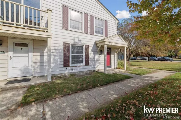 2804 Willow Court, Lake Orion Vlg, MI 48360