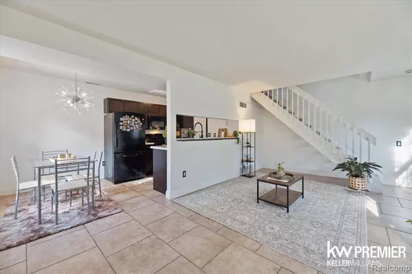 2804 Willow Court, Lake Orion Vlg, MI 48360