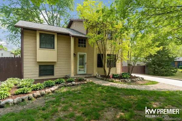 4022 Hazelett DR, Waterford, MI 48328