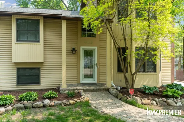 4022 Hazelett DR, Waterford, MI 48328