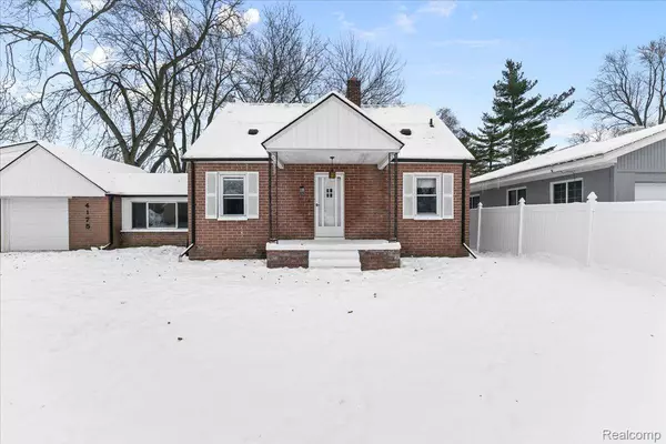 4175 Motorway DR, Waterford, MI 48328