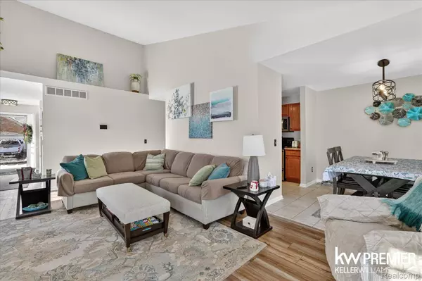 5962 Augusta LN, Grand Blanc, MI 48439