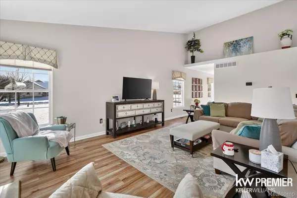 5962 Augusta LN, Grand Blanc, MI 48439