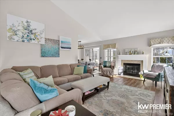 5962 Augusta LN, Grand Blanc, MI 48439