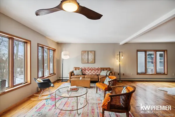 897 Annie Lang DR, Milford, MI 48381