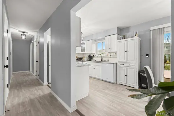 3947 Percy King RD, Waterford, MI 48329