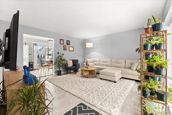 3947 Percy King RD, Waterford, MI 48329