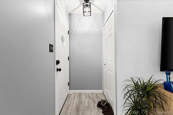 3947 Percy King RD, Waterford, MI 48329