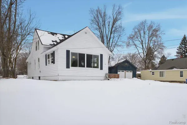 1131 Airway DR, Waterford, MI 48327