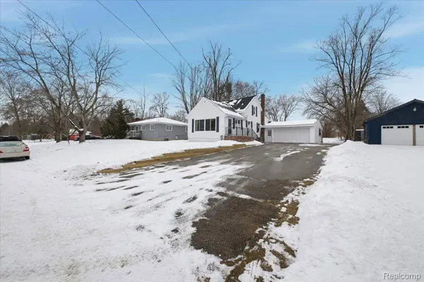 1131 Airway DR, Waterford, MI 48327