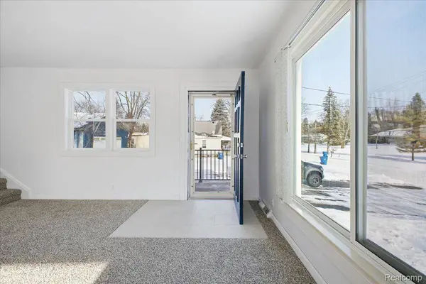 1131 Airway DR, Waterford, MI 48327