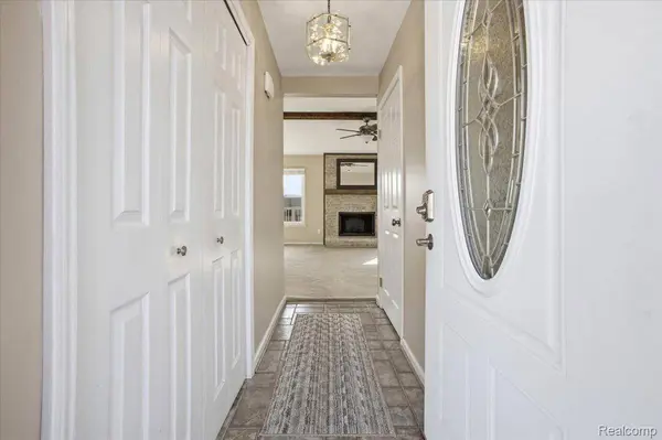 6042 Barker AVE, Waterford, MI 48329