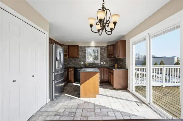 6042 Barker AVE, Waterford, MI 48329