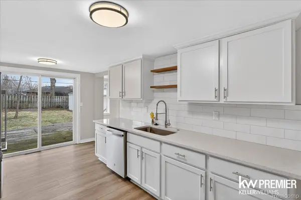 5658 Crescent RD, Waterford Charter Township, MI 48327