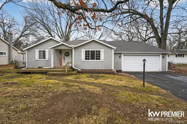 5658 Crescent RD, Waterford Charter Township, MI 48327