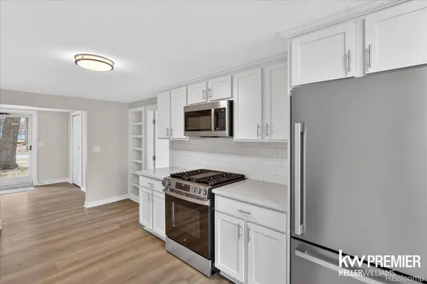 5658 Crescent RD, Waterford Charter Township, MI 48327