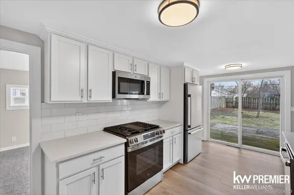 5658 Crescent RD, Waterford Charter Township, MI 48327