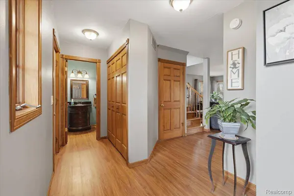 2309 Wood Creek CT, Burton, MI 48519