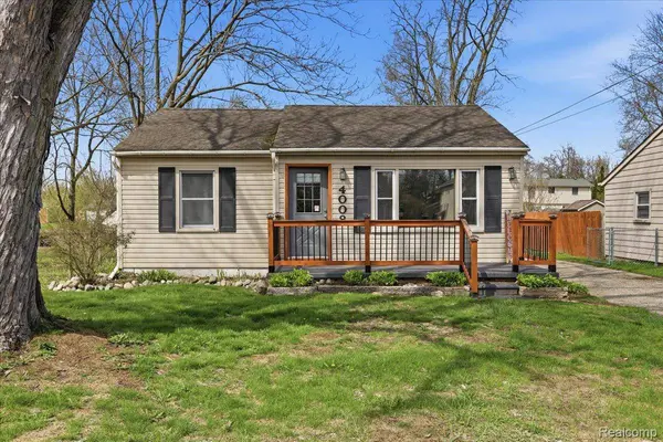 4008 Woodmere DR, Waterford Charter Township, MI 48329