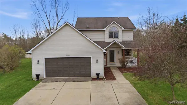 2309 Wood Creek CT, Burton, MI 48519