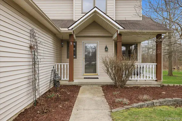 2309 Wood Creek CT, Burton, MI 48519