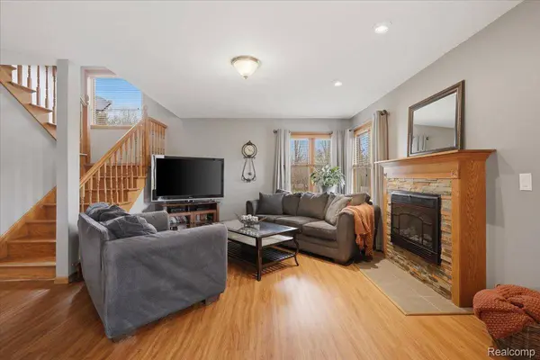 2309 Wood Creek CT, Burton, MI 48519