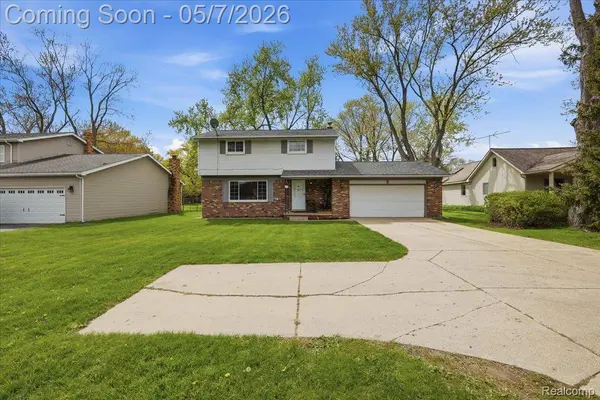 2735 N Williams Lake RD, Waterford Charter Township, MI 48329