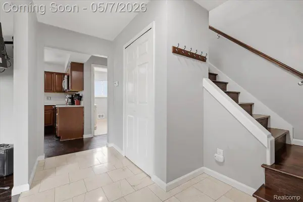 2735 N Williams Lake RD, Waterford Charter Township, MI 48329