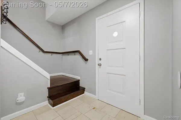 2735 N Williams Lake RD, Waterford Charter Township, MI 48329