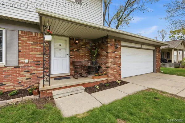 2735 N Williams Lake RD, Waterford Charter Township, MI 48329