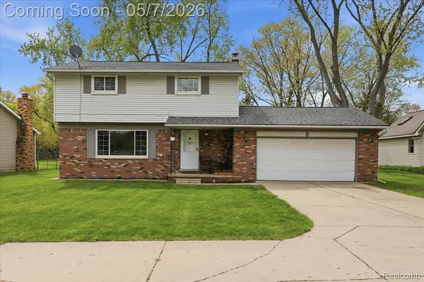 2735 N Williams Lake RD, Waterford Charter Township, MI 48329