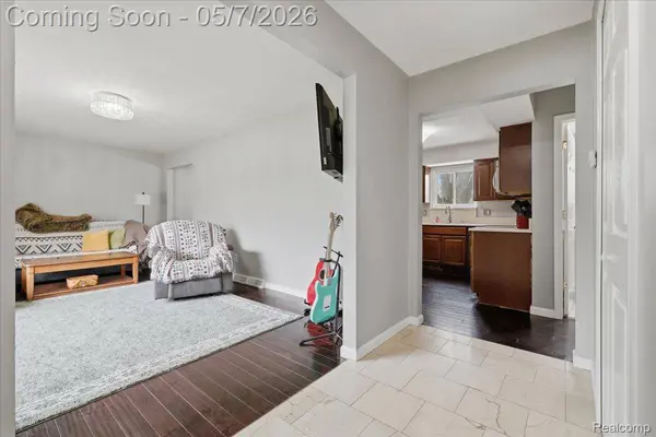 2735 N Williams Lake RD, Waterford Charter Township, MI 48329