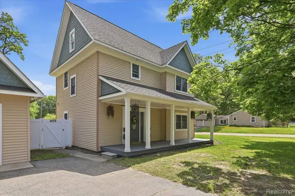 5685 Crescent RD, Waterford Charter Township, MI 48327