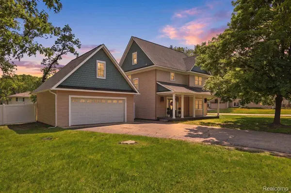 5685 Crescent RD, Waterford Charter Township, MI 48327