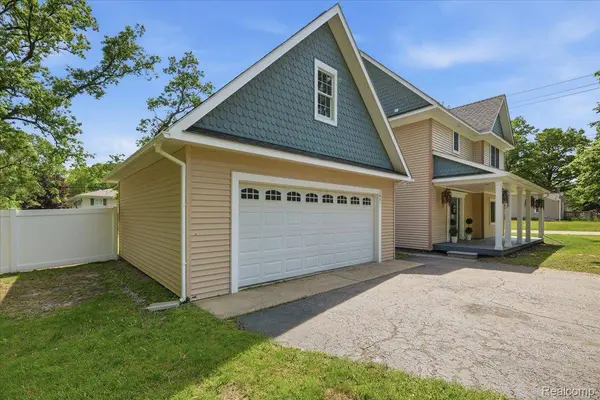 5685 Crescent RD, Waterford Charter Township, MI 48327