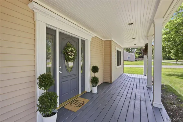 5685 Crescent RD, Waterford Charter Township, MI 48327