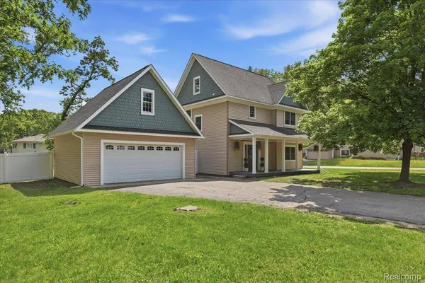 5685 Crescent RD, Waterford Charter Township, MI 48327