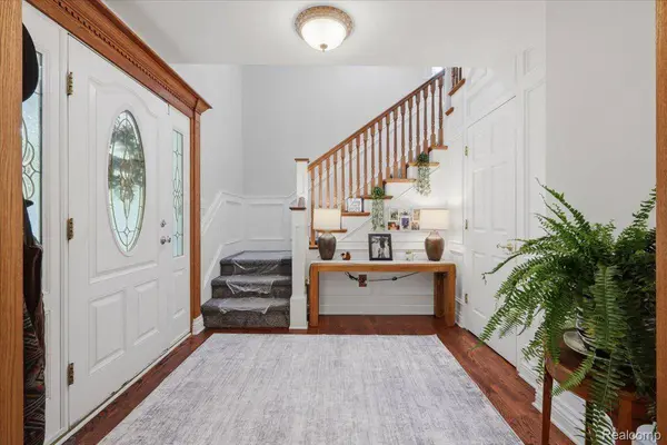 5685 Crescent RD, Waterford Charter Township, MI 48327