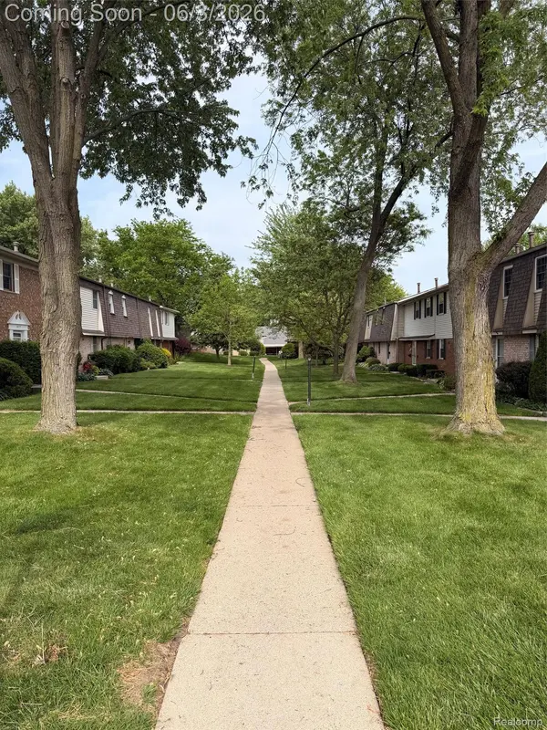 955 Kirts BLVD, Troy, MI 48084