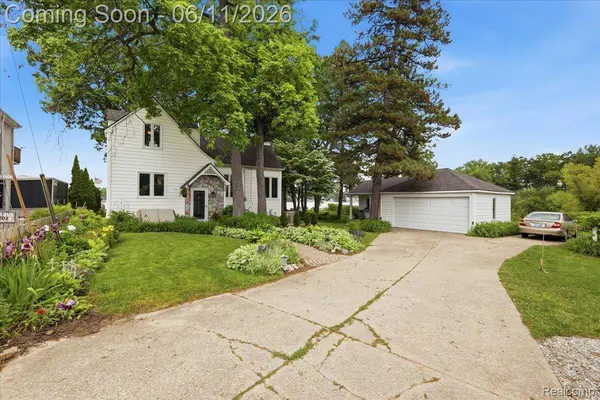 6880 Forestlawn CT, Waterford Charter Township, MI 48327