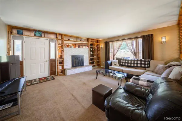 795 Hogarth AVE, Waterford Charter Township, MI 48328
