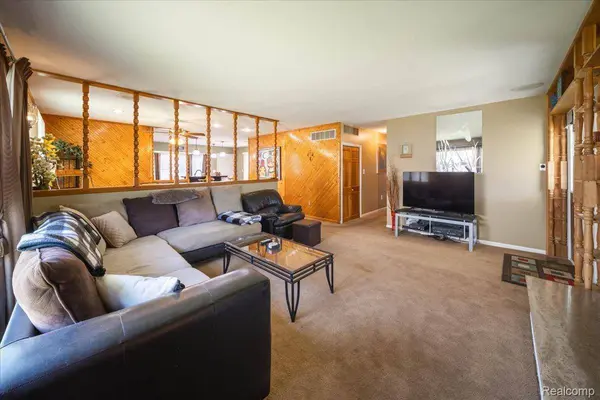 795 Hogarth AVE, Waterford Charter Township, MI 48328