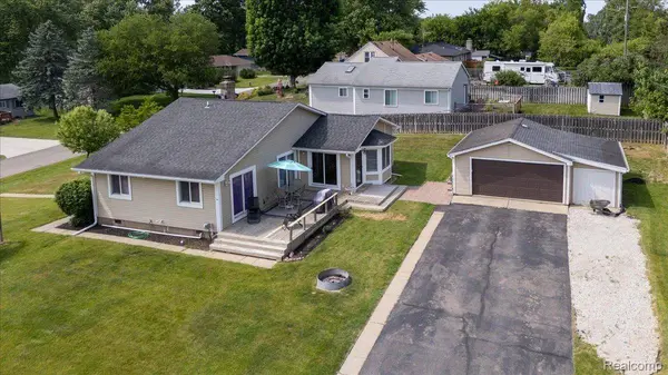 795 Hogarth AVE, Waterford Charter Township, MI 48328