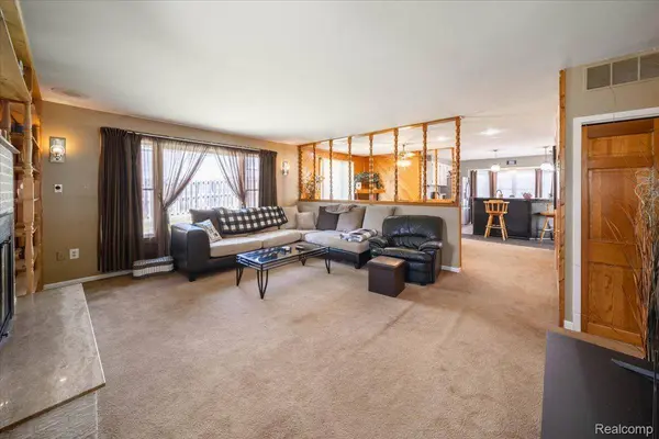 795 Hogarth AVE, Waterford Charter Township, MI 48328